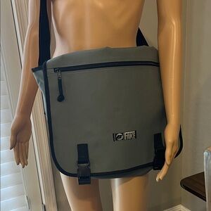 B Fake Gray/Green Messenger Bag OS